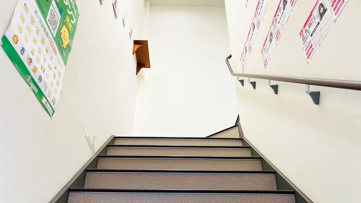 中筋校 こちらを上がって２Fが授業ブースです。