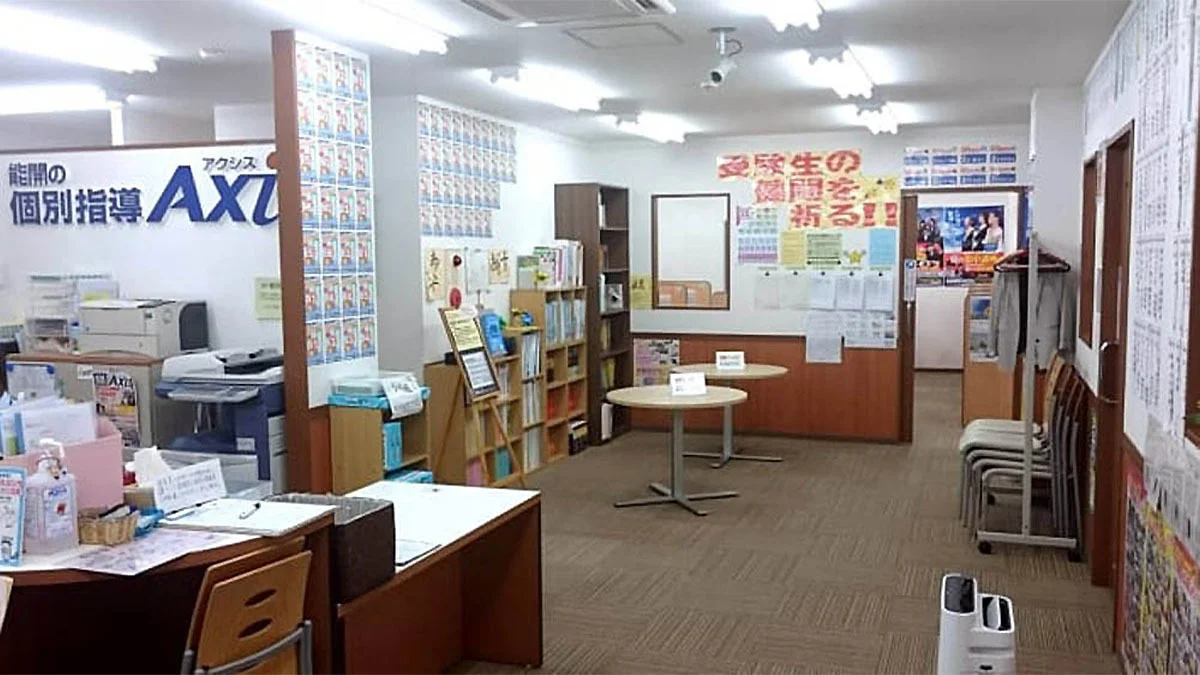 生駒校 少し休憩。。と思ったらフロアで一息。