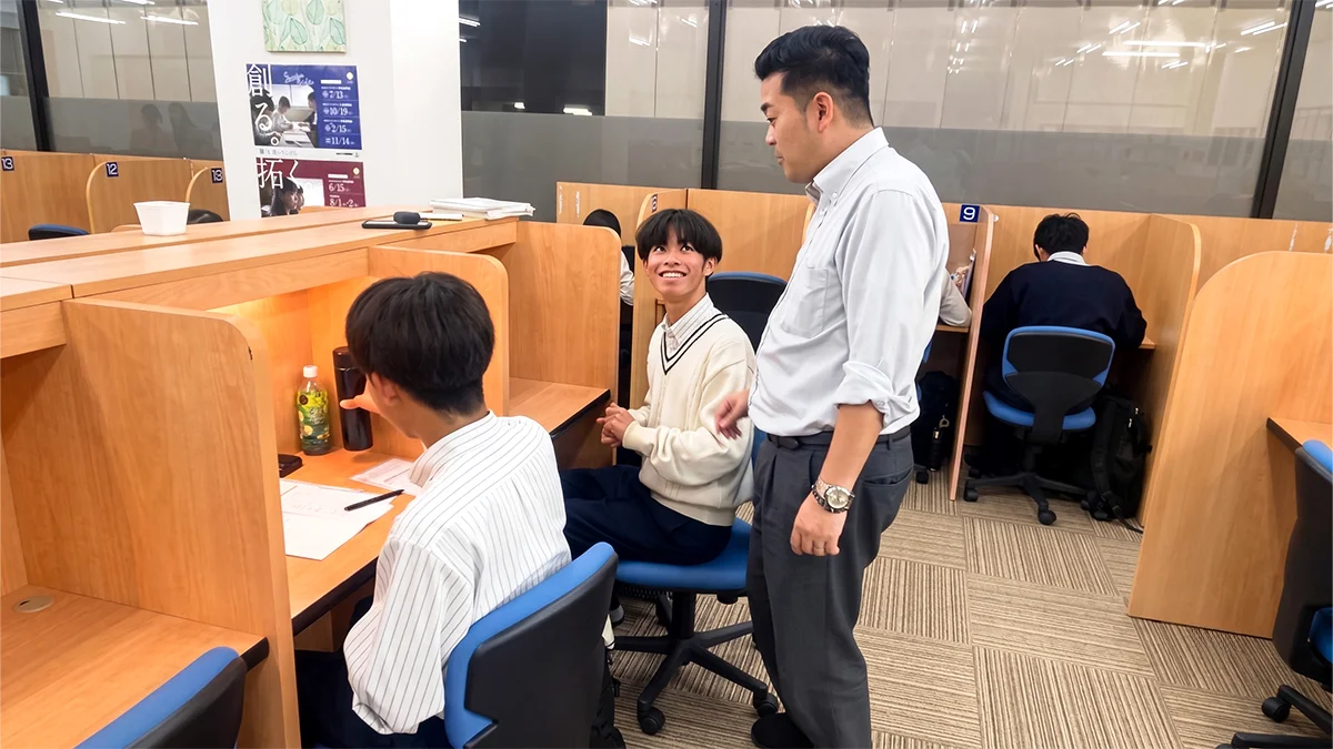 五日市校 いい笑顔で勉強！信頼できる先生がきっとみつかります。