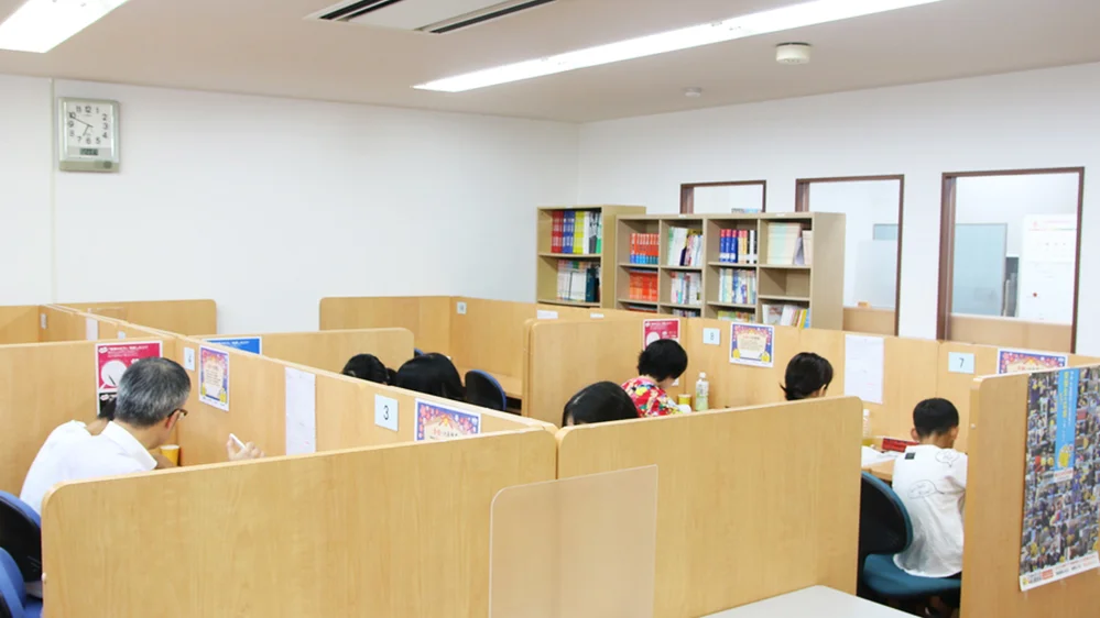 二の宮校 先生がすぐ横にいる個別指導