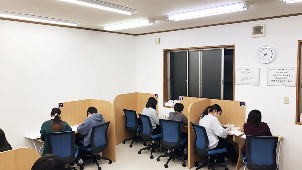林校 授業が始まると教室は活気に溢れます