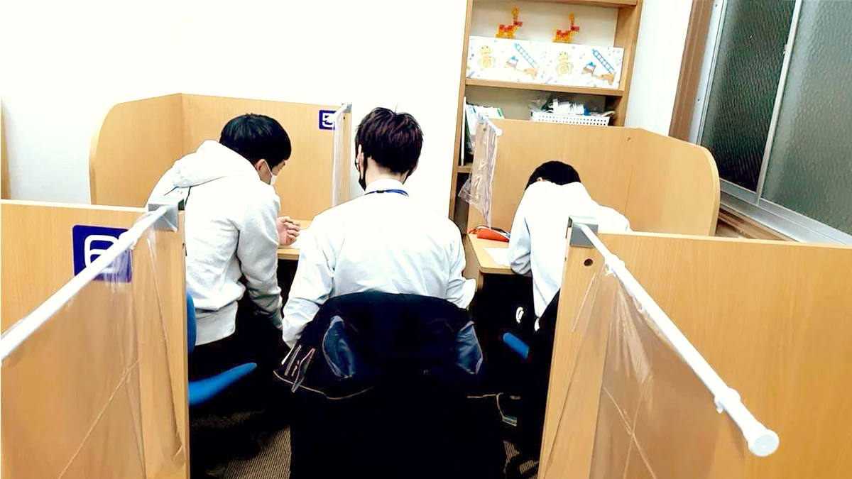 西高前校 授業内でわかるだけでなく、「自分で解く力」も身につけます。