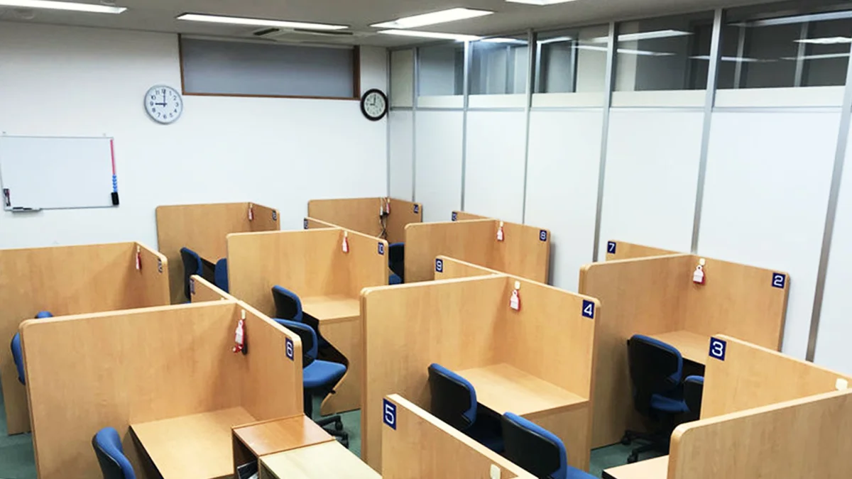 仙北校 分かるだけではなく「自分で解く力」も身につける授業を展開する個別スペース