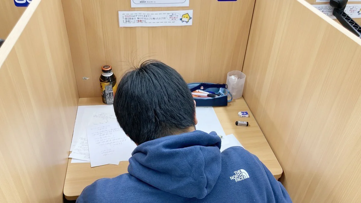 大分駅前校 自習室・自習スペース完備!1人別に仕切られた自習専用ブースや開放的な自習スペースも完備。