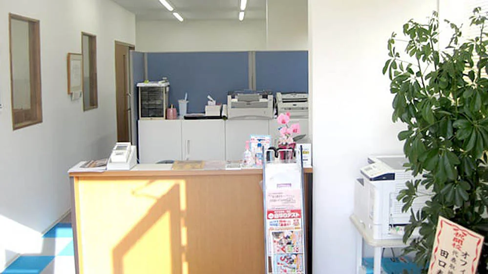 都南校 元気な挨拶で子どもたちを迎えます