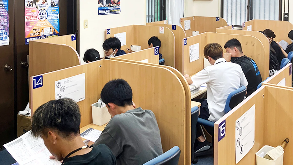 与那原校 分かりやすく、丁寧な授業を行い、自分で解けるようサポートしていきます。