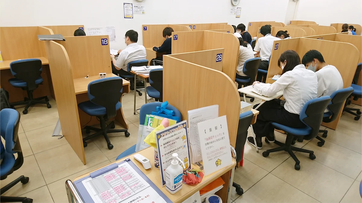 雀宮校 「わかる」を「できる」に変える。解説×演習の個別指導で、テストで得点できる力を育みます