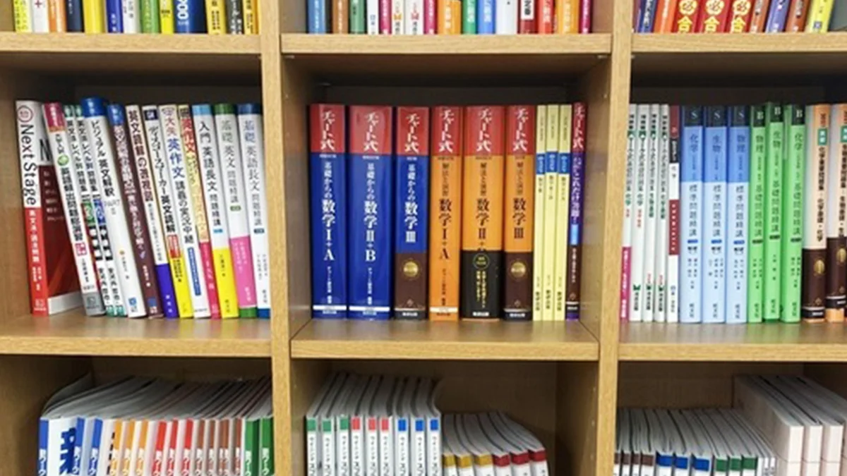 赤田校 小・中・高の参考書が充実！自習室での自習にも利用可能です。