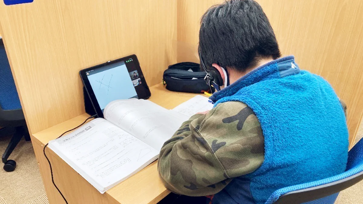 領家西校 タブレットを利用した学習もできます