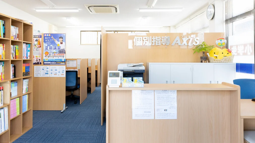 備中高松校 受付では笑顔でみなさんをお待ちしています