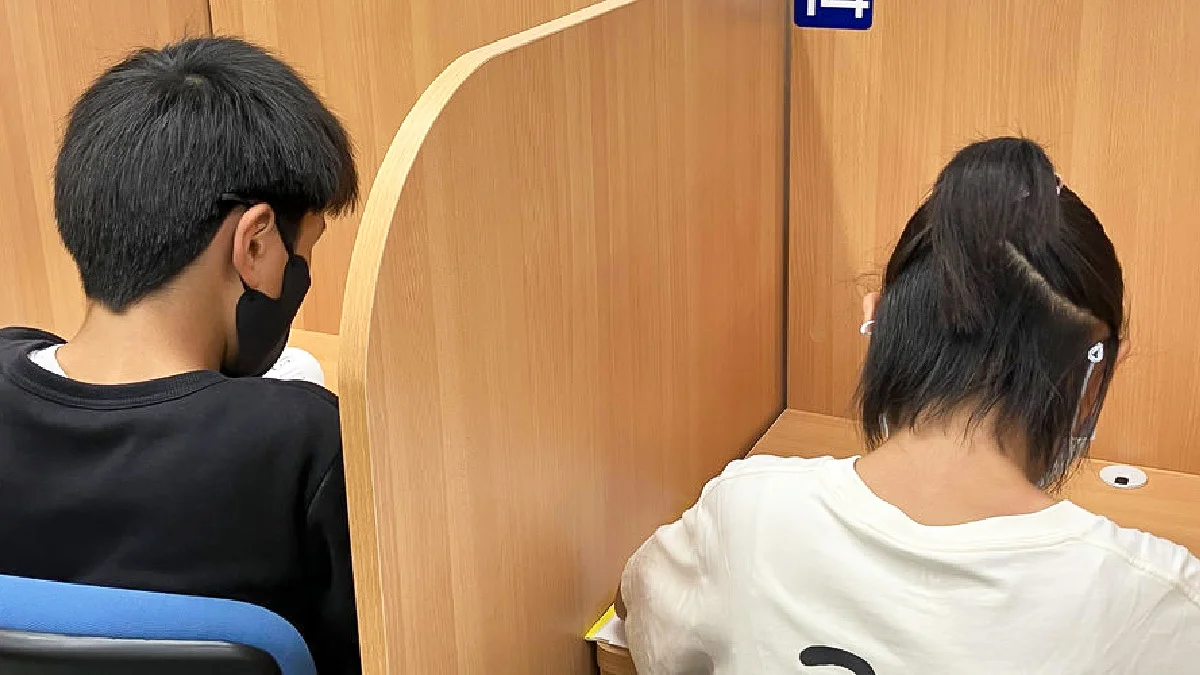 梅ヶ丘校 集中できる！仕切り付きの個別ブース