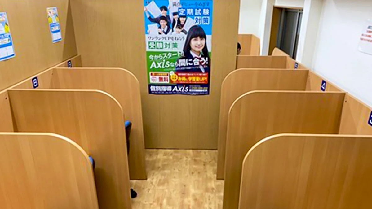 西泉校 静かで勉強に集中できる自習ブースを完備！