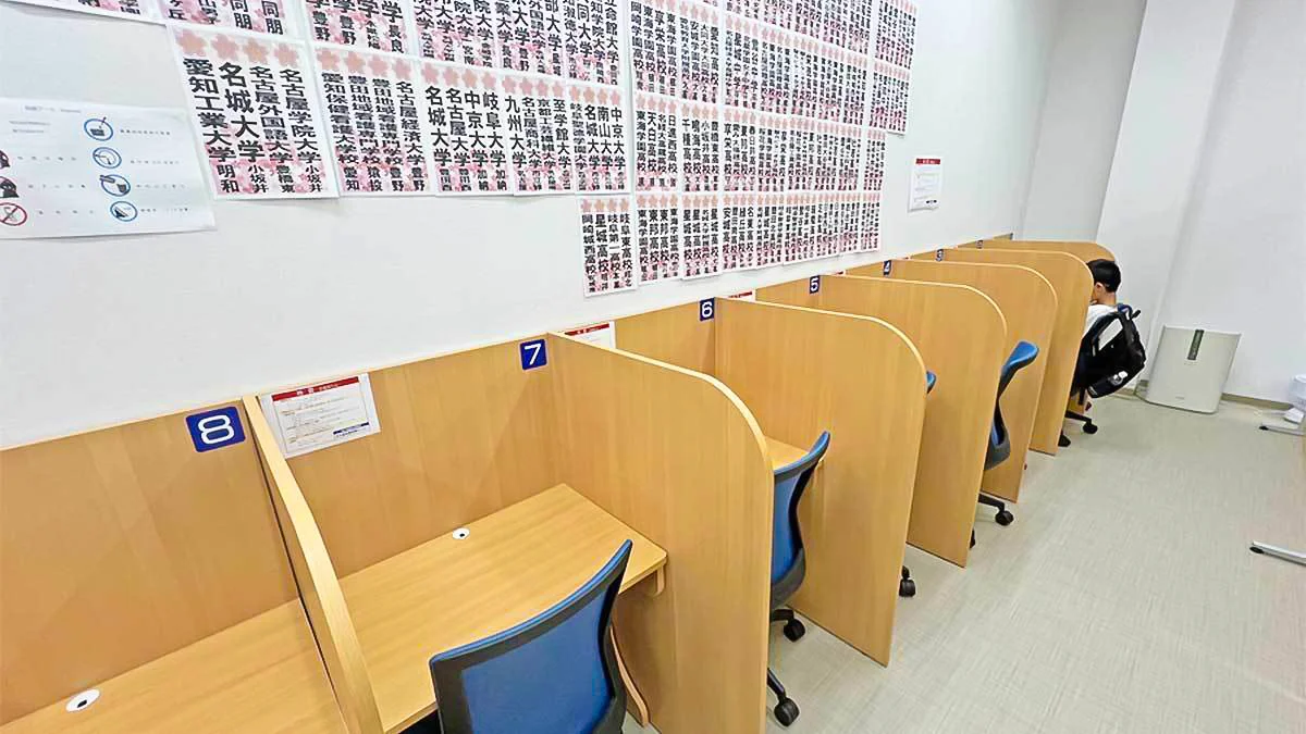 豊川千歳通校 落ち着いて集中できる自習スペース