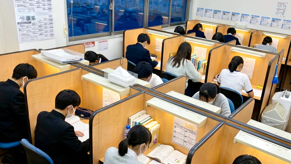 尾崎校 テスト前には自習室が満席に!!!