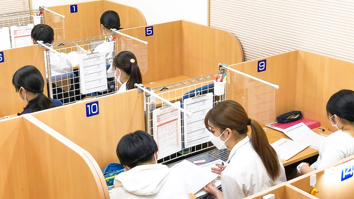 笹谷校 授業では「解説⇔演習」を繰り返し、「自分で解く力」も身につけます。