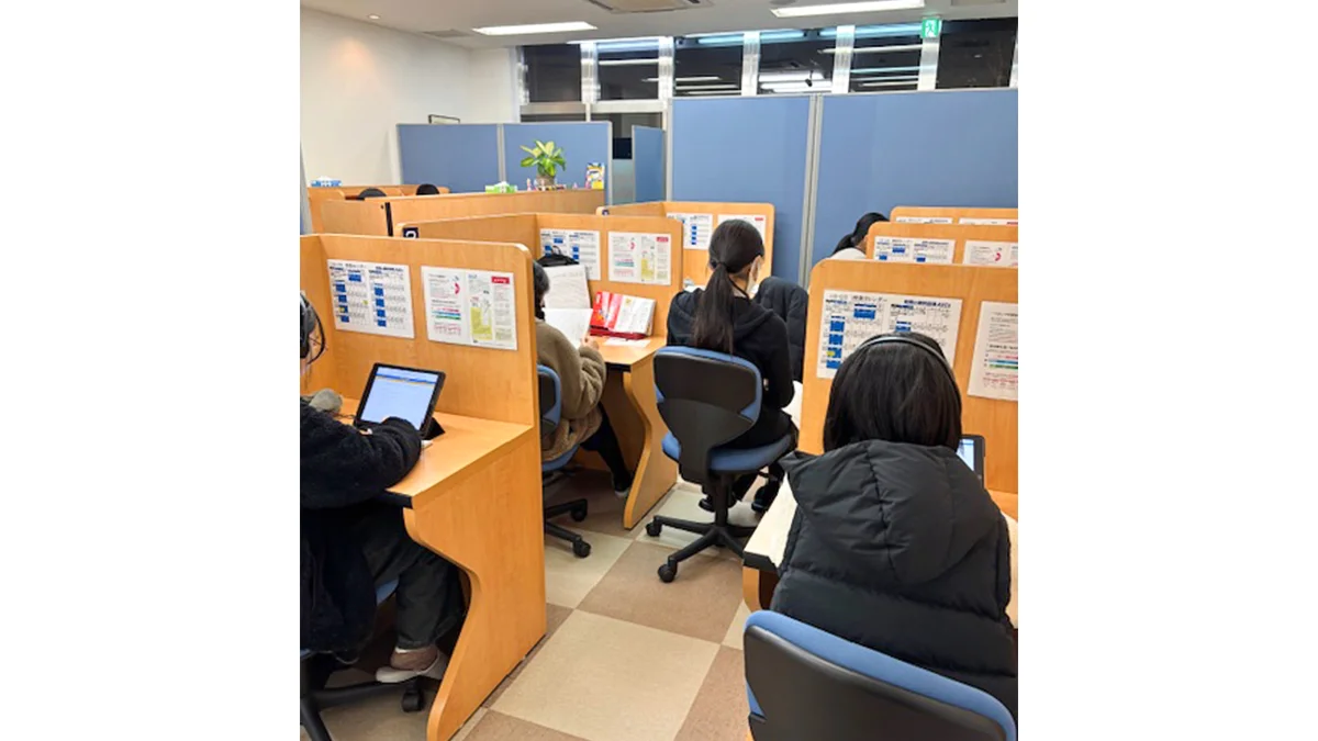 放出校 それぞれの目標に向かって、今日も集中して学んでいます。